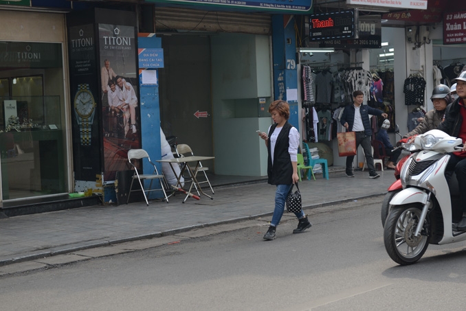 tra lai via he cho nguoi di bo tai ha noi coc van nhay khoi dia