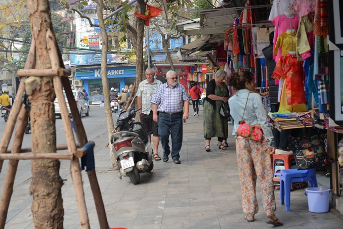 tra lai via he cho nguoi di bo tai ha noi coc van nhay khoi dia