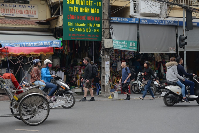 Trả lại vỉa hè cho người đi bộ tại Hà Nội: Cóc vẫn nhảy khỏi đĩa! tra lai via he cho nguoi di bo tai ha noi coc van nhay khoi dia