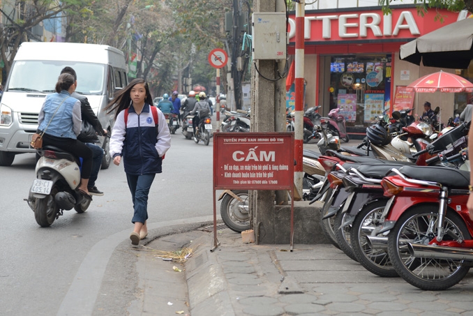 tra lai via he cho nguoi di bo tai ha noi coc van nhay khoi dia
