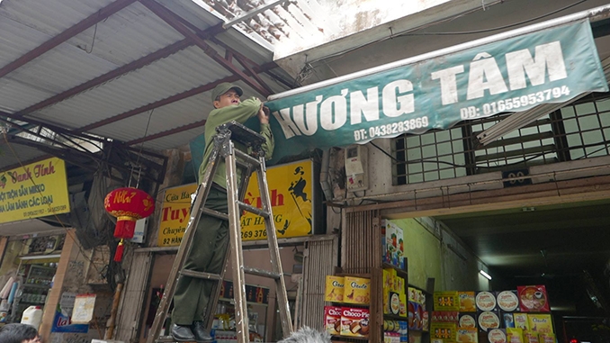 Trả lại vỉa hè cho người đi bộ tại Hà Nội: Cóc vẫn nhảy khỏi đĩa! tra lai via he cho nguoi di bo tai ha noi coc van nhay khoi dia