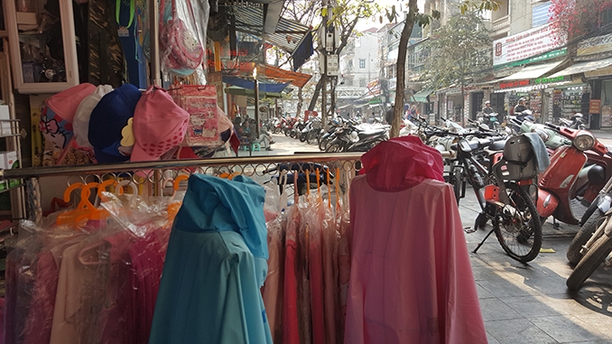 Trả lại vỉa hè cho người đi bộ tại Hà Nội: Cóc vẫn nhảy khỏi đĩa! tra lai via he cho nguoi di bo tai ha noi coc van nhay khoi dia