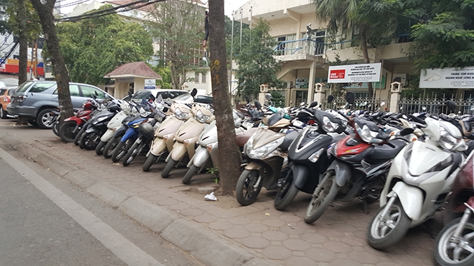 Trả lại vỉa hè cho người đi bộ tại Hà Nội: Cóc vẫn nhảy khỏi đĩa! tra lai via he cho nguoi di bo tai ha noi coc van nhay khoi dia