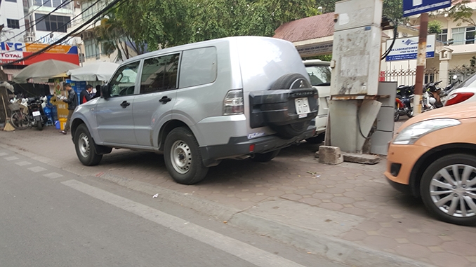 Trả lại vỉa hè cho người đi bộ tại Hà Nội: Cóc vẫn nhảy khỏi đĩa! tra lai via he cho nguoi di bo tai ha noi coc van nhay khoi dia