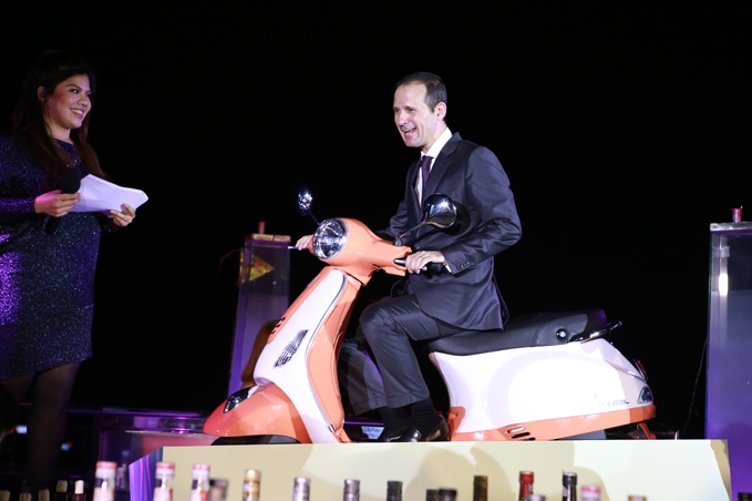 chiec xe khong danh cho so dong vespa lx iget 125 co gia 679 trieu vnd