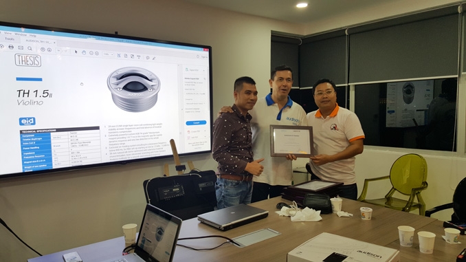 hap dan buoi tap huan ve am thanh xe o to cao cap tu italy