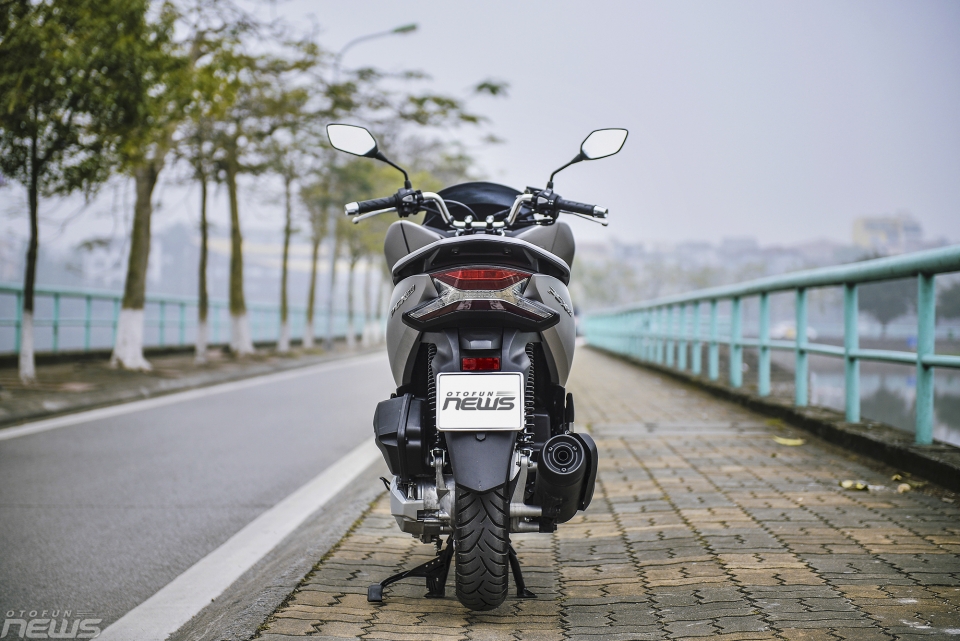 trai nghiem nhanh saloon duong pho honda pcx 150