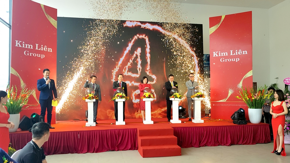 khai truong dai ly 3s nissan pham van dong tai ha noi