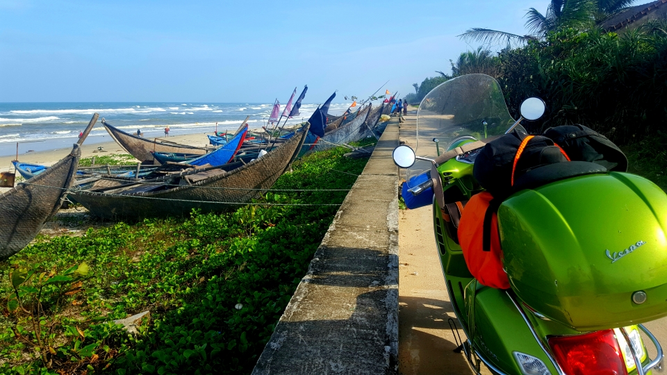 hanh trinh vespa tam thanh ngoi lang cua sac mau va tinh yeu