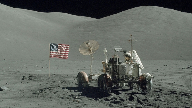 Khám phá xe Lunar Rover chạy trên mặt trăng sản xuất bởi General Motors