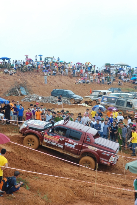 voc 2011 nhung pha tranh tai day an tuong trong mua bao