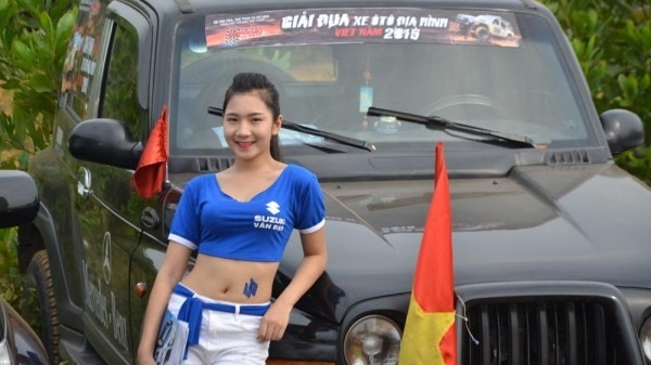 [VOC 2015] Dàn người đẹp "thiêu đốt" giải đua xe ô tô địa hình Việt Nam
