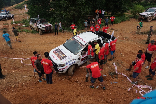 voc 2017 ford ranger ngua bung tren duong dua so 3