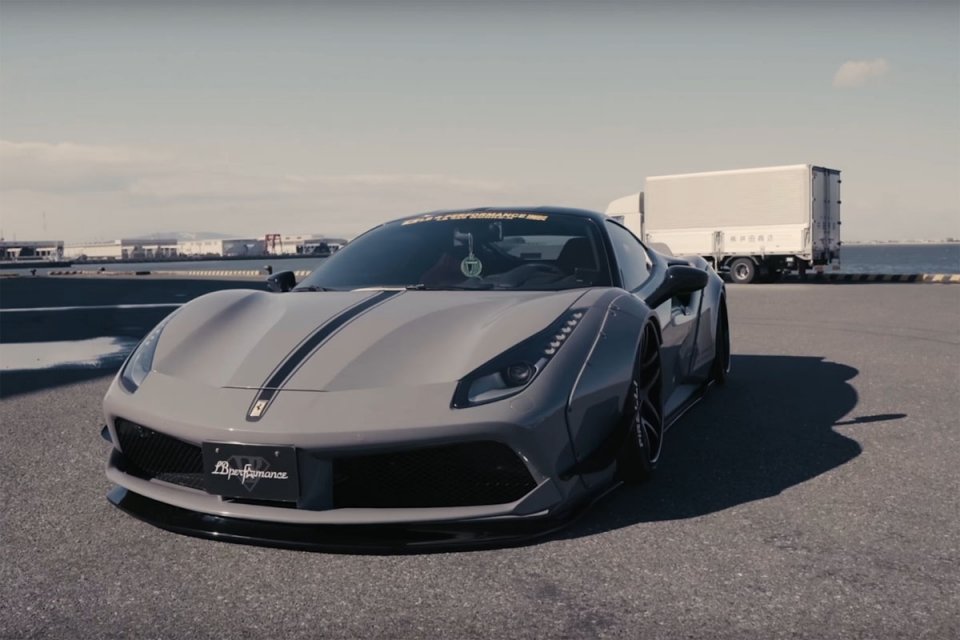 Xem Ferrari 488 GTB "biến hình" qua tay Liberty Walk