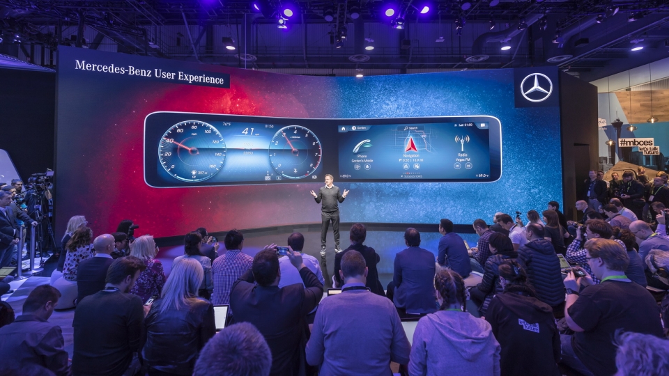 ces 2018 mercedes benz trinh lang he thong thong tin giai tri moi mbux