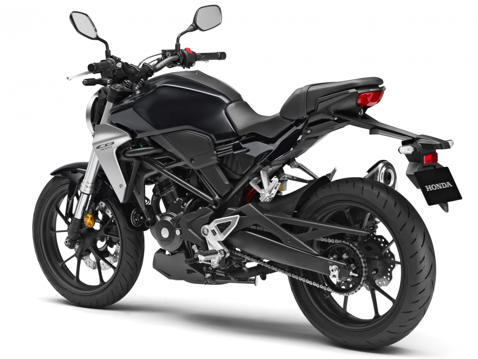 honda gioi thieu bo doi cb300r va super cub 110 2018 tai thai lan