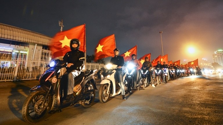 Muôn màu muôn vẻ "lên đồ" cổ vũ đội tuyển U23 Việt Nam