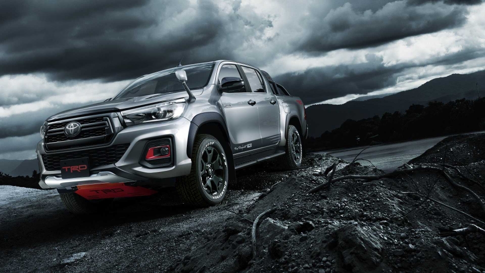 ban tai toyota hilux lot xac voi ban do black rally edition