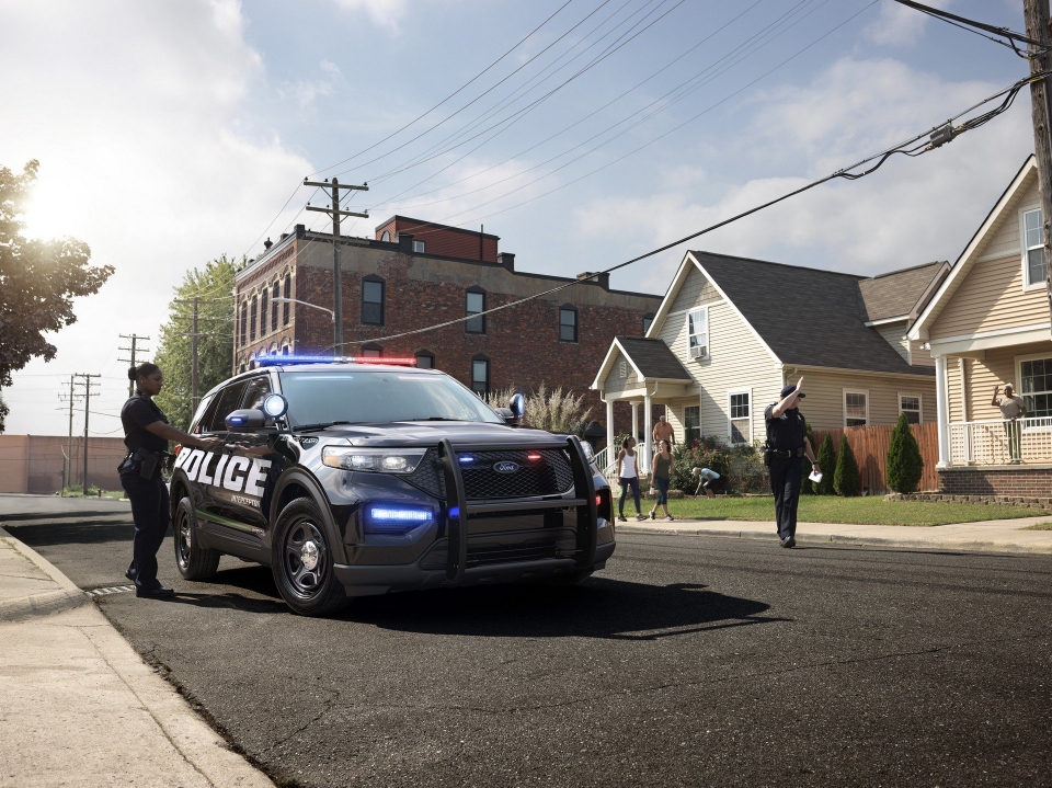 ford police interceptor utility 2020 khac tinh cua toi pham