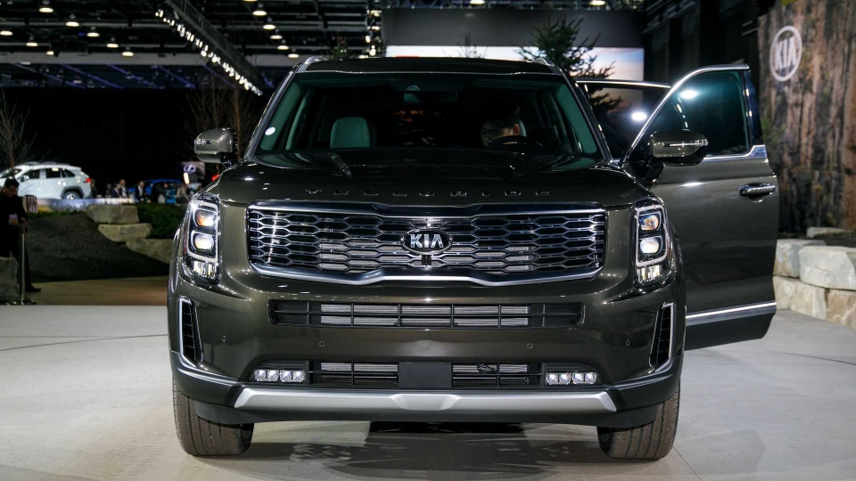 suv dau bang kia telluride lo dien voi 8 cho ngoi
