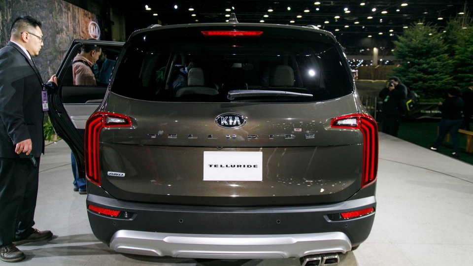 suv dau bang kia telluride lo dien voi 8 cho ngoi
