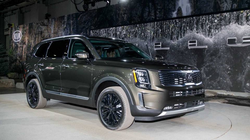 suv dau bang kia telluride lo dien voi 8 cho ngoi