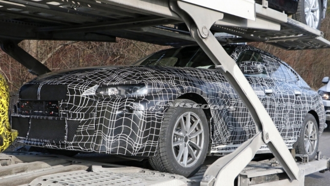 Xe điện BMW i4 2021 lần đầu lộ diện