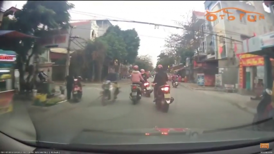 Không làm chủ tốc độ, nữ tài xế gây tai nạn bất ngờ