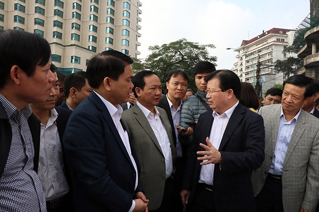 chu tich ubnd tp ha noi phai thu hoi hang trieu o to xe may da het han su dung