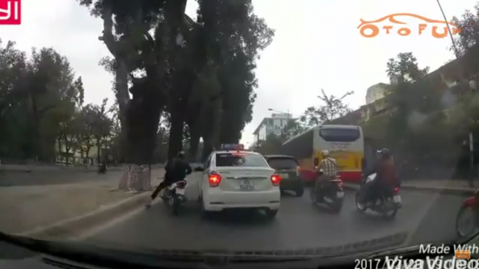 Lạng lách, không làm chủ tốc độ, nam thanh niên gây họa