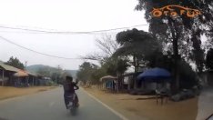 khong chu y quan sat hai nam thanh nien lao thang vao xe tai