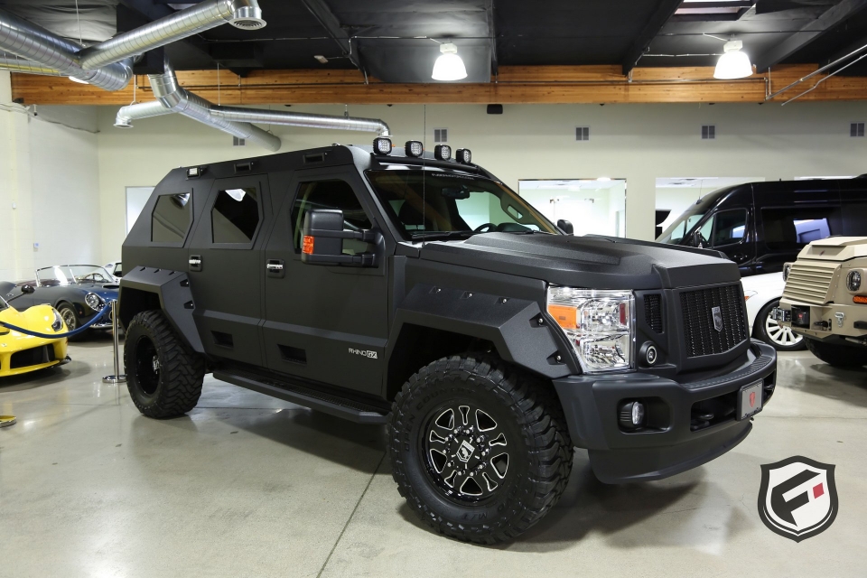 suv chong zombie rhino gx tri gia 263000 usd