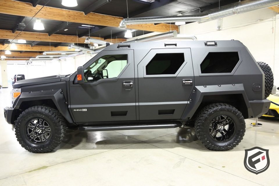 suv chong zombie rhino gx tri gia 263000 usd