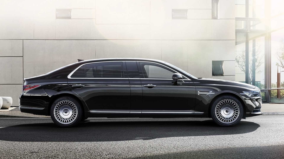 genesis g90 limousine 2019 quyet canh tranh voi mercedes maybach