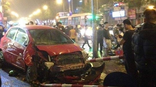Tài xế say rượu gây tai nạn liên hoàn trên phố Nguyễn Văn Cừ