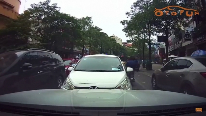 Lấn làn xe ngược chiều: Tật xấu khó bỏ của nhiều tài xế Việt?