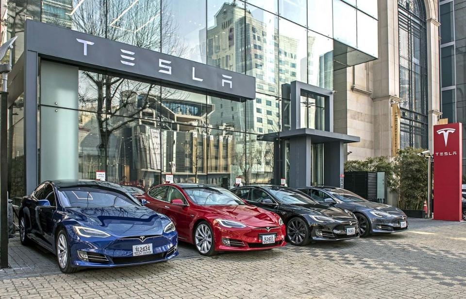 xe dien tesla model s tai han quoc chinh thuc co gia tu 108200 usd