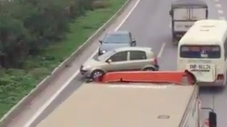 Xác minh hàng loạt ô tô đi ngược chiều trên cao tốc
