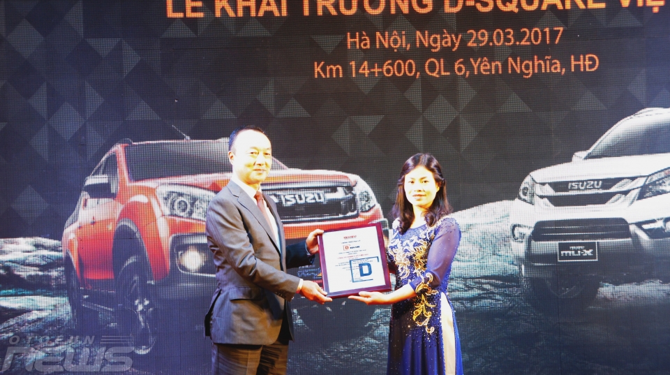 isuzu viet nam khai truong dai ly d square thu hai tai ha noi