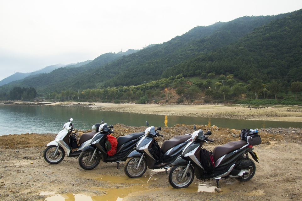 du ngoan dat troi dong bac cung piaggio medley abs