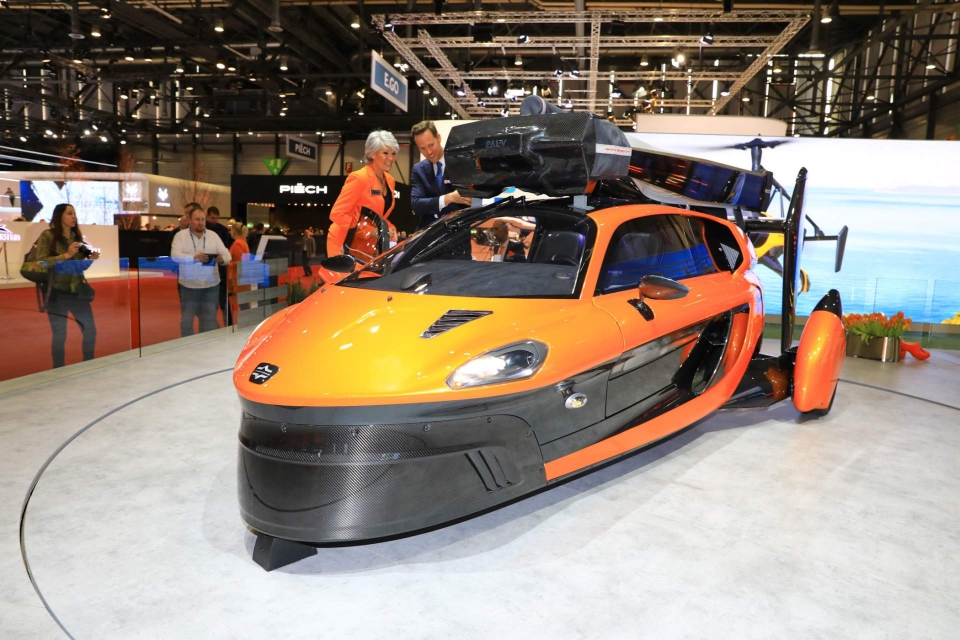 PAL-V trình làng ô tô bay có giá 600.000 USD pal v trinh lang o to bay co gia 600000 usd