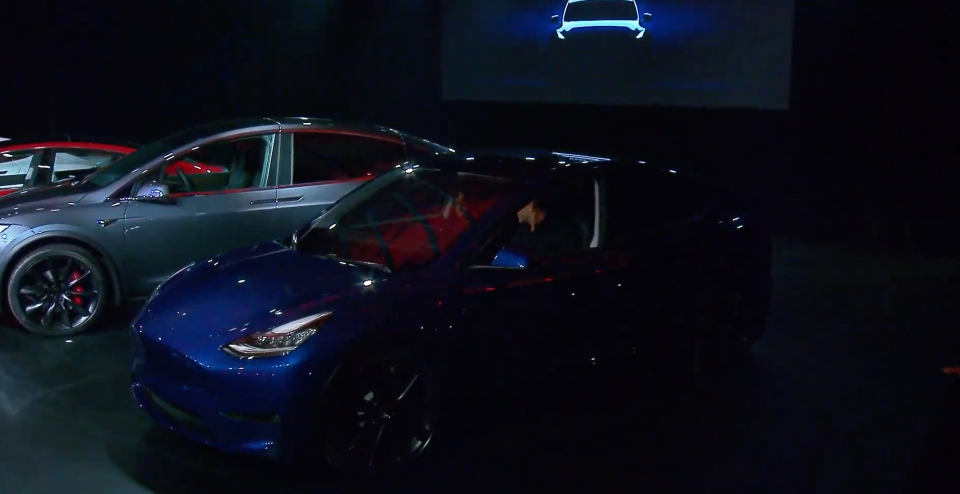 tesla model y trinh lang voi 4 phien ban gia tu 39000 usd