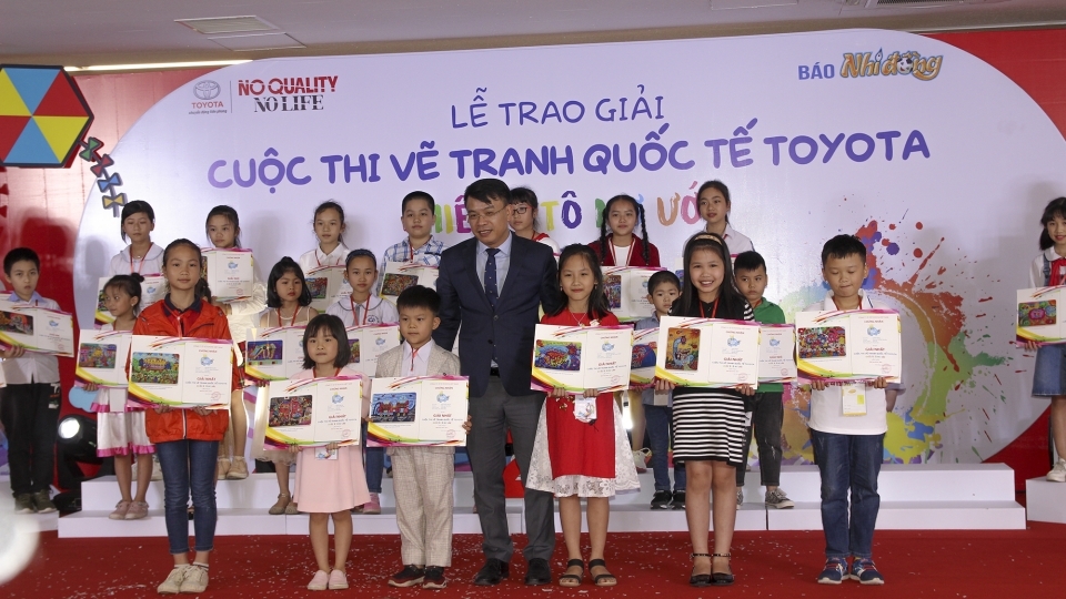 15 em nhỏ đạt giải Nhất cuộc thi vẽ tranh Quốc tế Toyota