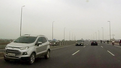 Hà Nội: Đã xử lý 4 lái xe ô tô đi ngược chiều trên cầu Nhật Tân