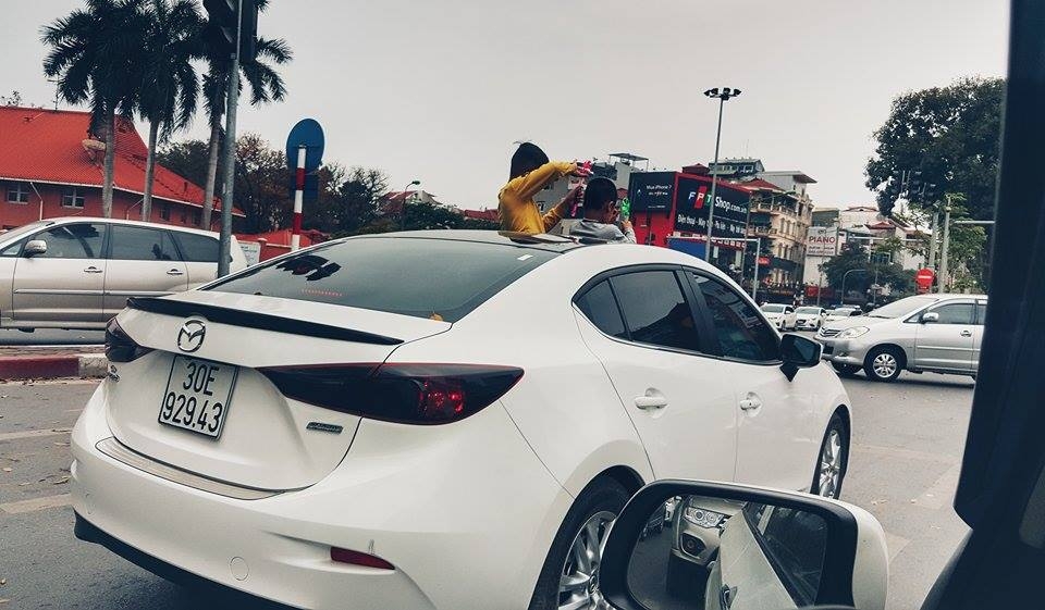 Tiềm ẩn nguy hiểm khi cho trẻ em ngồi trên cửa sổ trời tiem an nguy hiem khi cho tre em ngoi tren cua so troi 10103