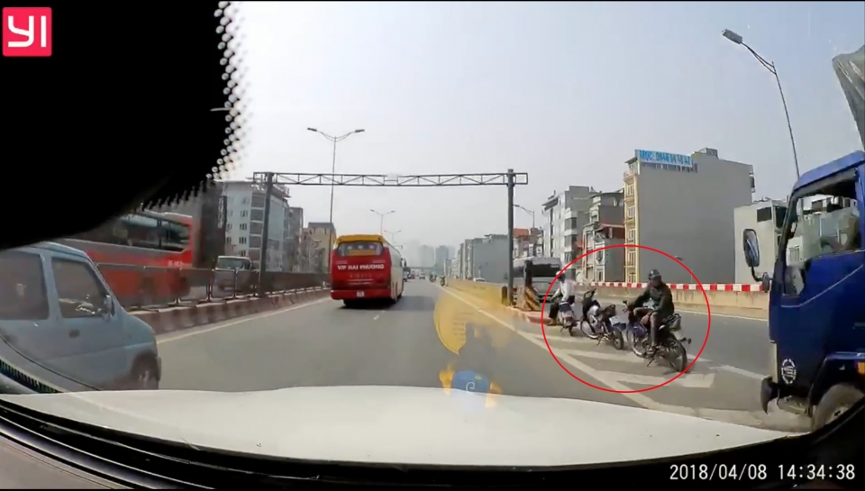 di xe may o duong tren cao da tro thanh van nan nhuc nhoi