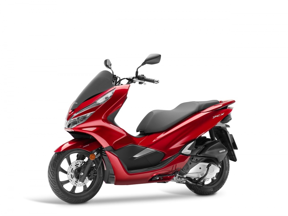 3327-2018-honda-pcx125-press-left-side