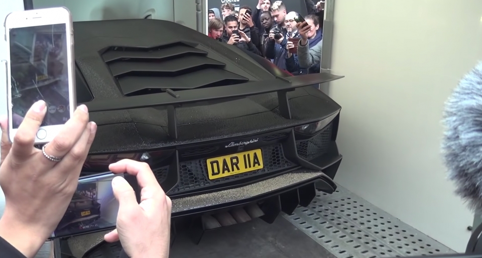 lamborghini aventador sv duoc dinh 2 trieu hat pha le swarovski