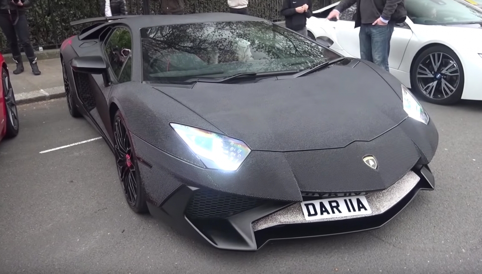 lamborghini aventador sv duoc dinh 2 trieu hat pha le swarovski