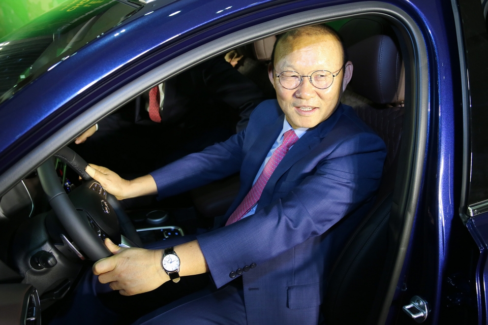 hyundai thanh cong tang santa fe 2019 cho hlv park hang seo